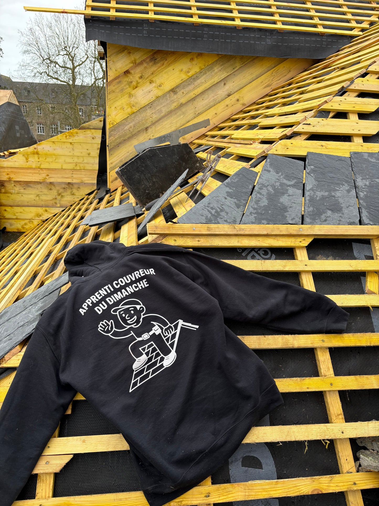 pull "apprenti couvreur du dimanche
